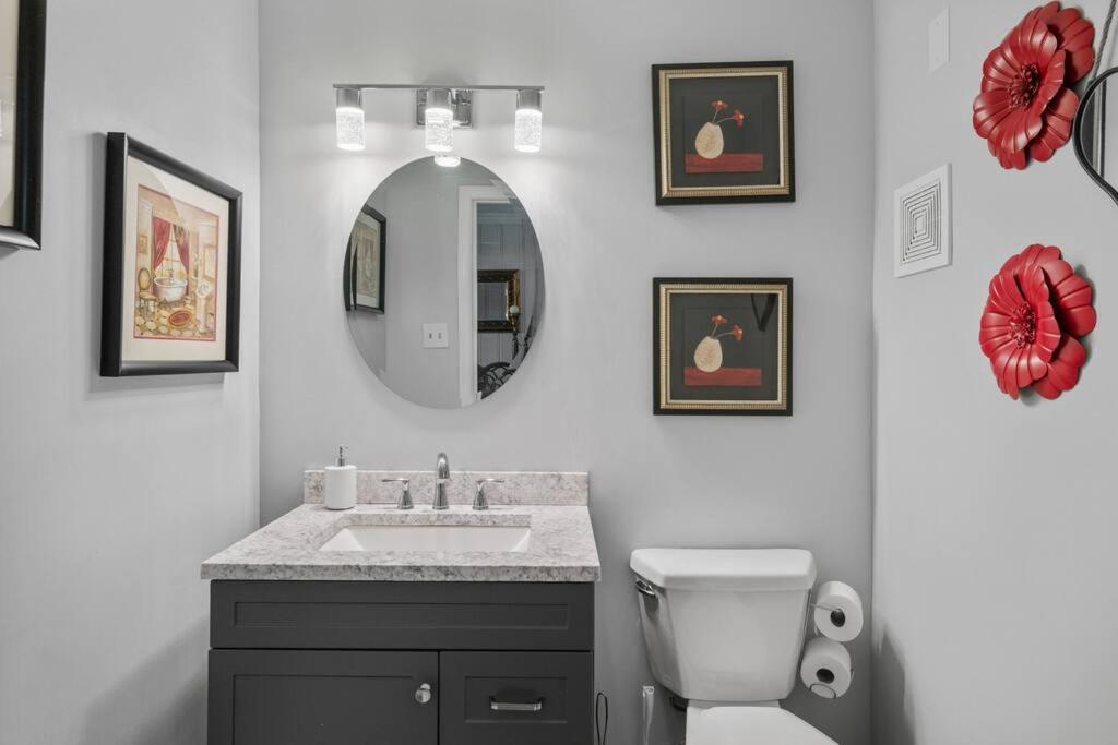 Stylish Haven 11 Minutes From The Richmond Airport Villa Exterior photo