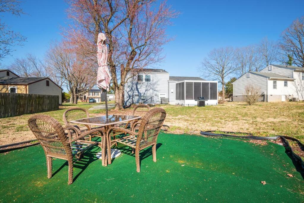 Stylish Haven 11 Minutes From The Richmond Airport Villa Exterior photo