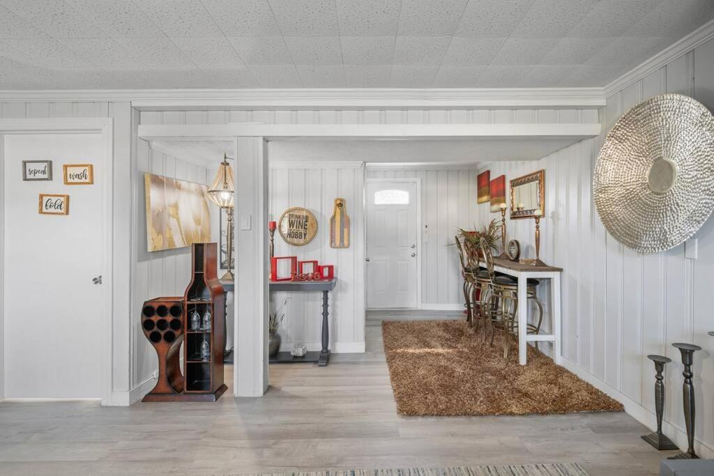 Stylish Haven 11 Minutes From The Richmond Airport Villa Exterior photo