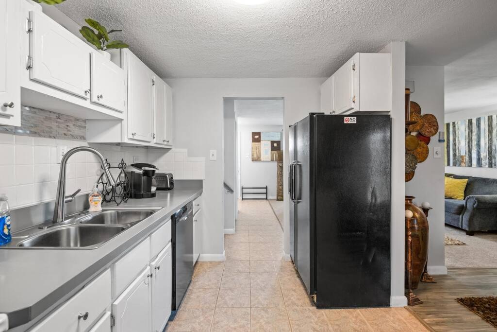 Stylish Haven 11 Minutes From The Richmond Airport Villa Exterior photo