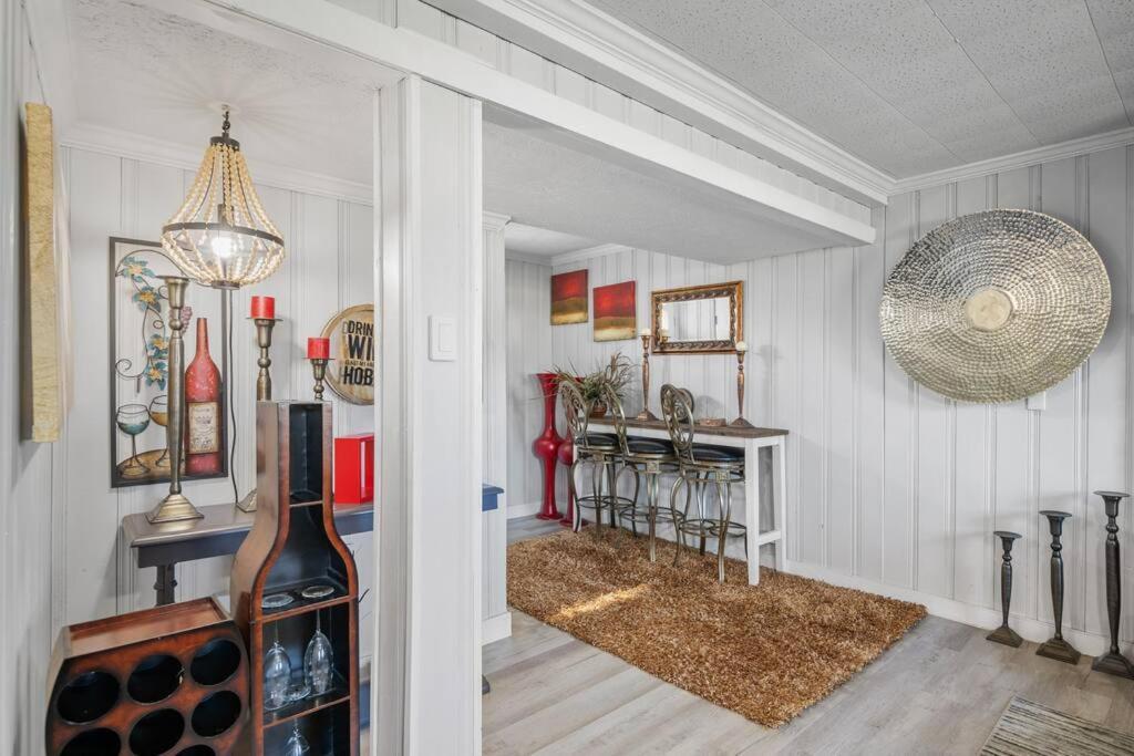 Stylish Haven 11 Minutes From The Richmond Airport Villa Exterior photo