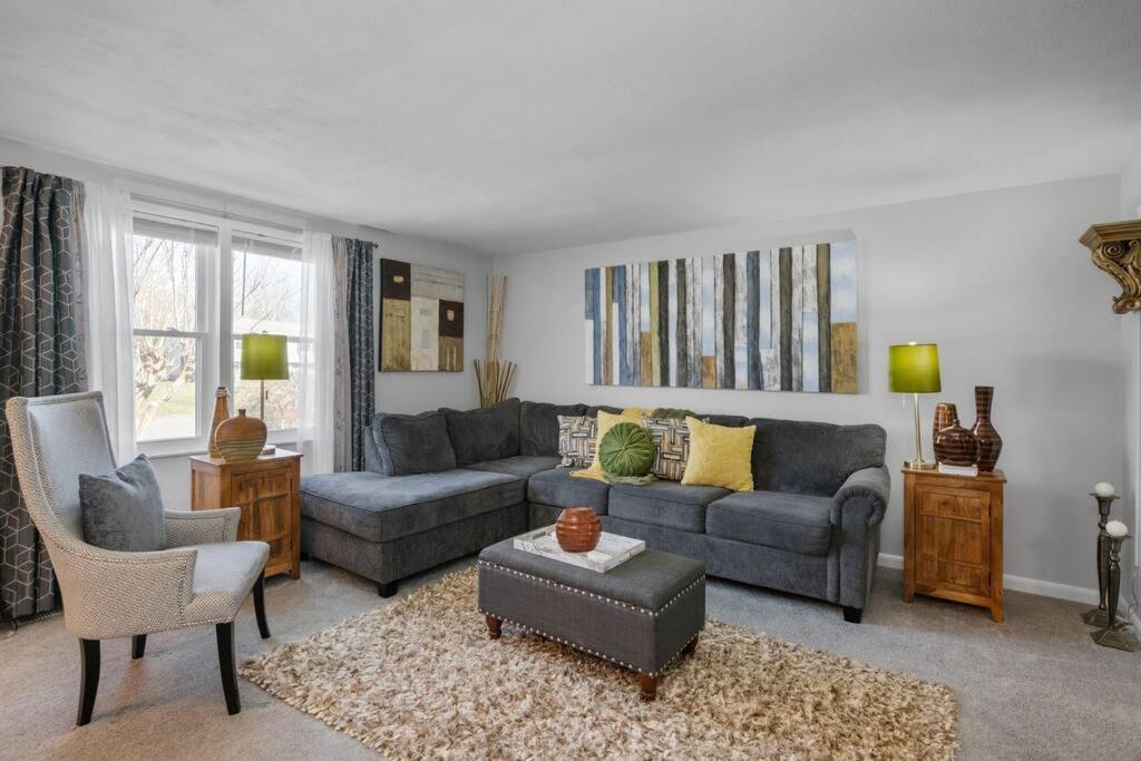Stylish Haven 11 Minutes From The Richmond Airport Villa Exterior photo