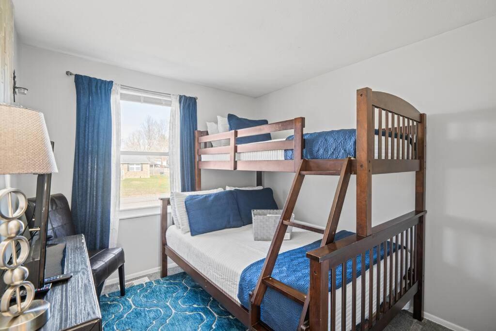 Stylish Haven 11 Minutes From The Richmond Airport Villa Exterior photo
